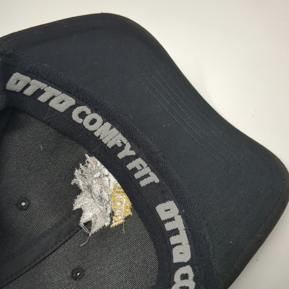 Otto Baseball Cap Black One Size Wealthy Way Lion Logo Strapback Stretch Hat