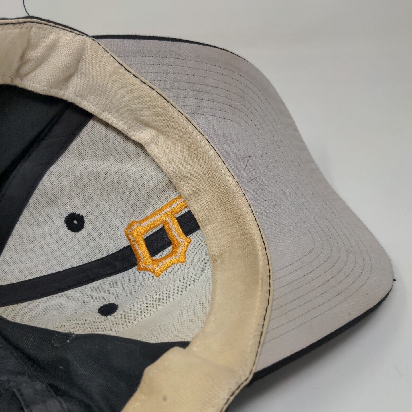 Outdoor Cap Men's Snapback Hat Black Size S-M Embroidered Pittsburgh Pirates MLB