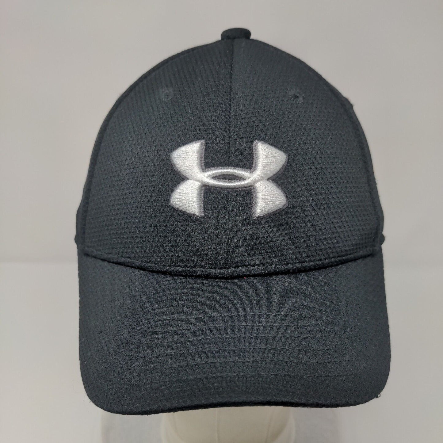 Under Armour Youth Fitted Hat Black Size S/M Lightweight Vented Holes 6 Panel