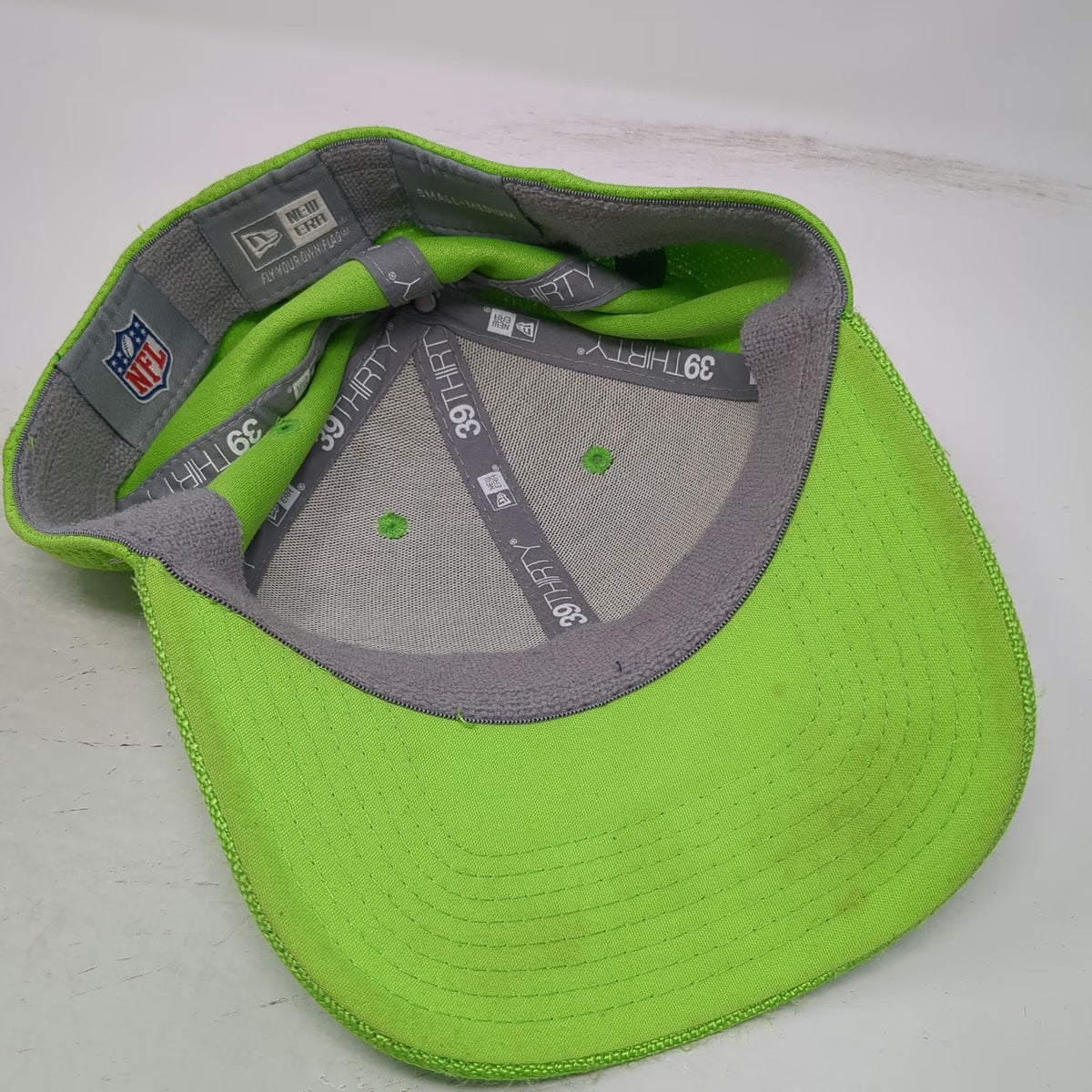 Seattle Seahawks NFL New Era Hat Green M Metallic Logo Curved Brim Stretch Fit