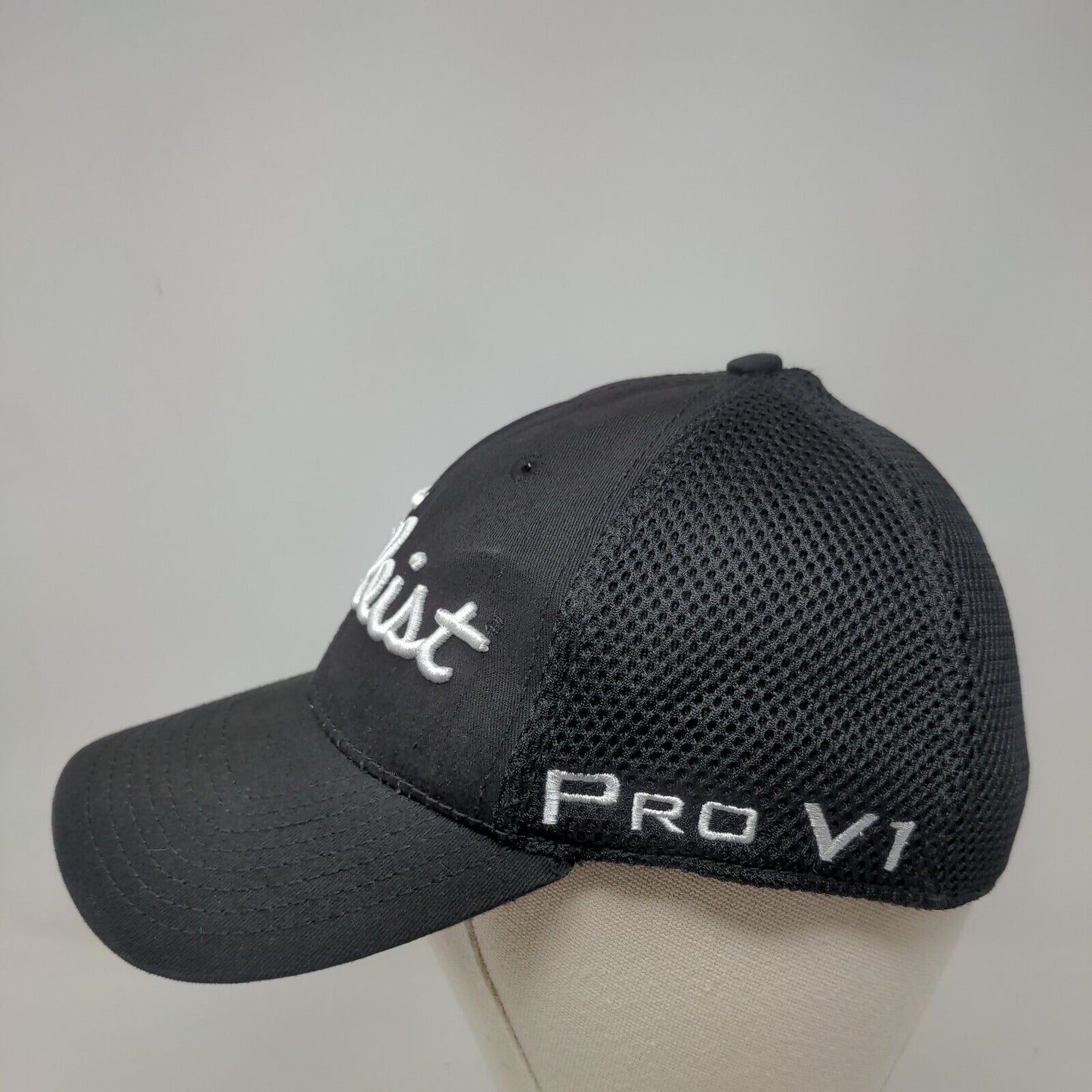Titleist Pro V1 Fitted Hat Black S/M Breathable Mesh Embroidered New Era