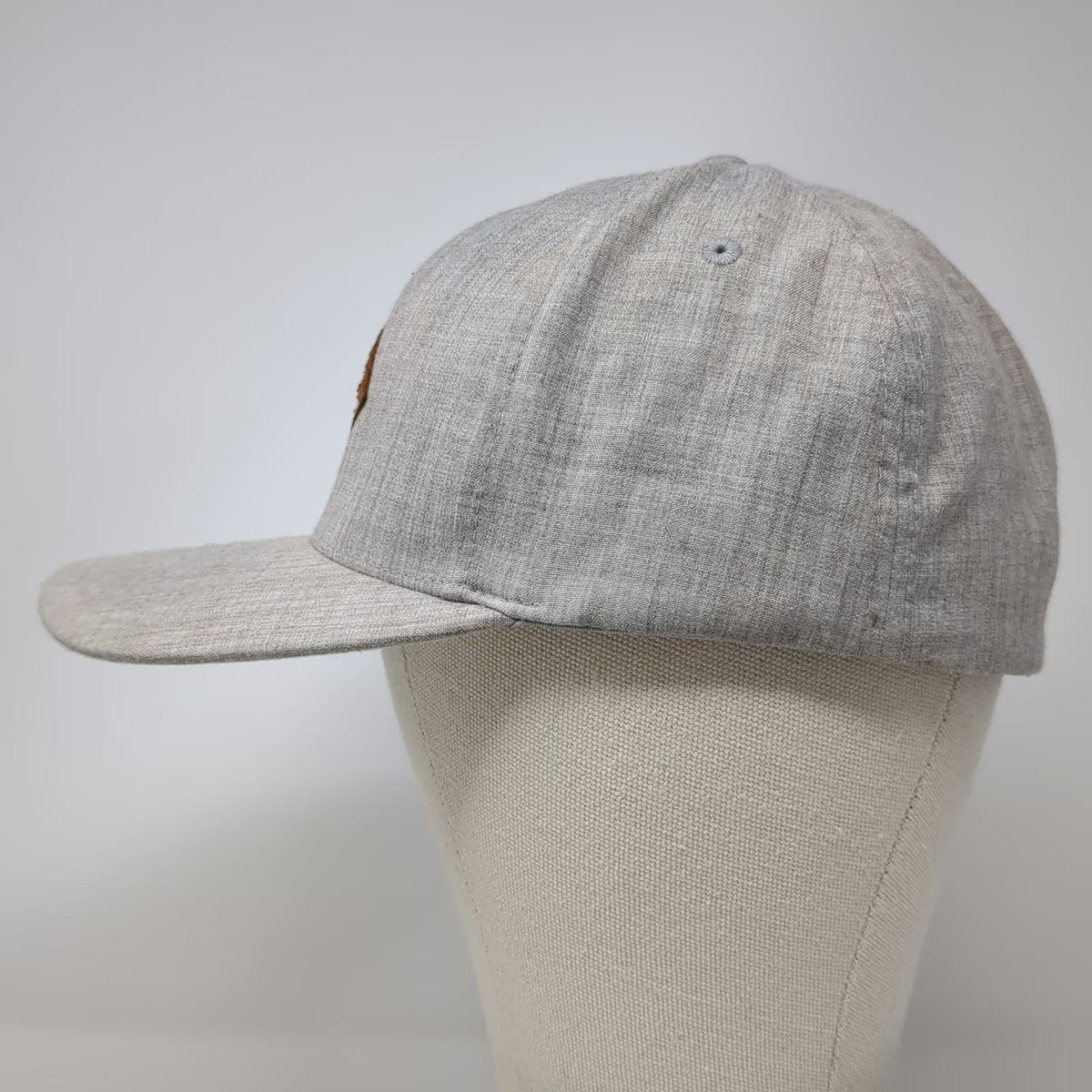 TravisMathew Baseball Cap Beige XL Flexfit Leather Patch Sun Graphic Curved Hat