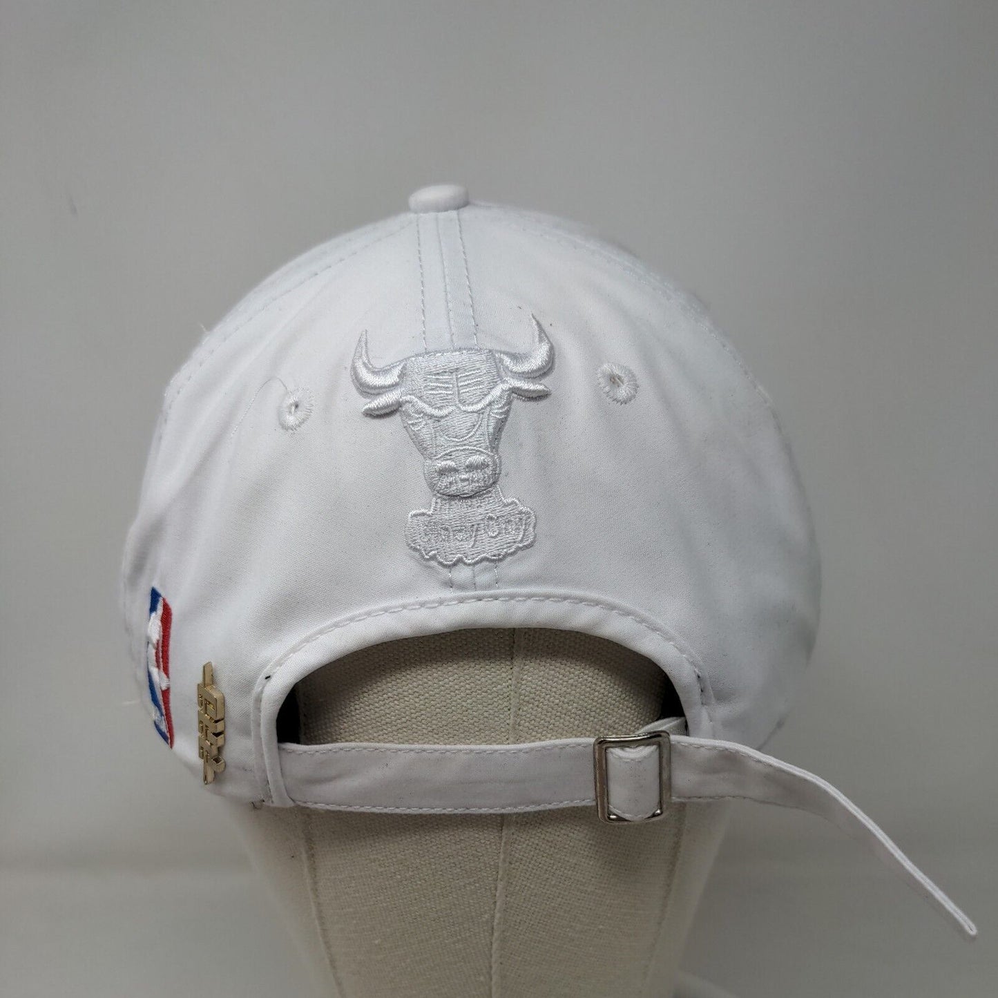 Pro Standard Men's Slideback Hat White NBA Chicago Bulls Embroidered Logo