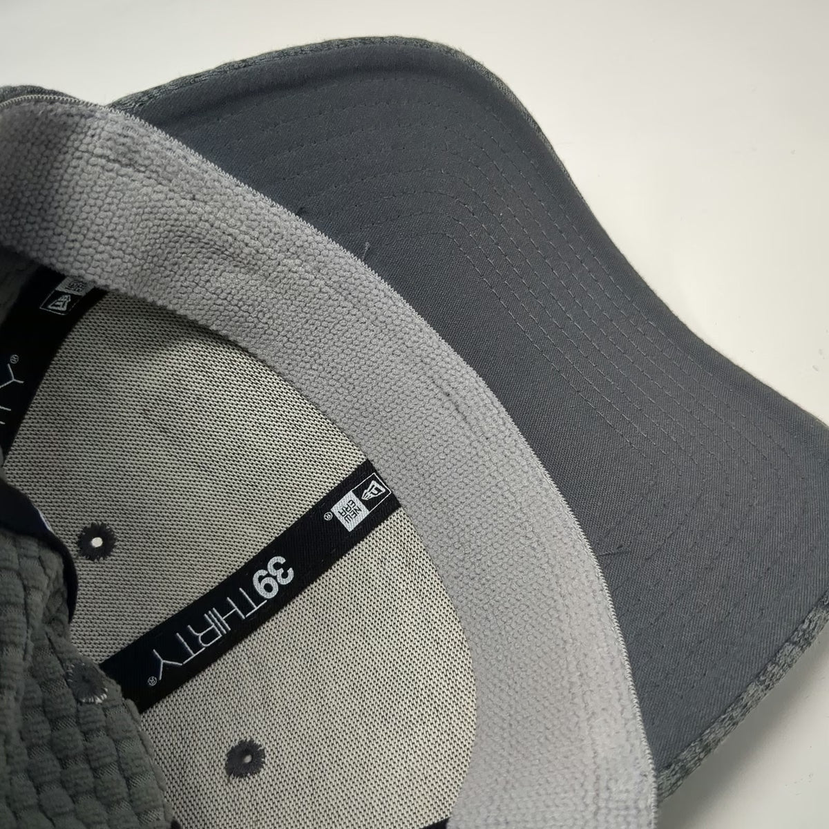 New Era New England Patriots NFL Hat Gray L Cap 39THIRTY Stretch Fit Blue Red