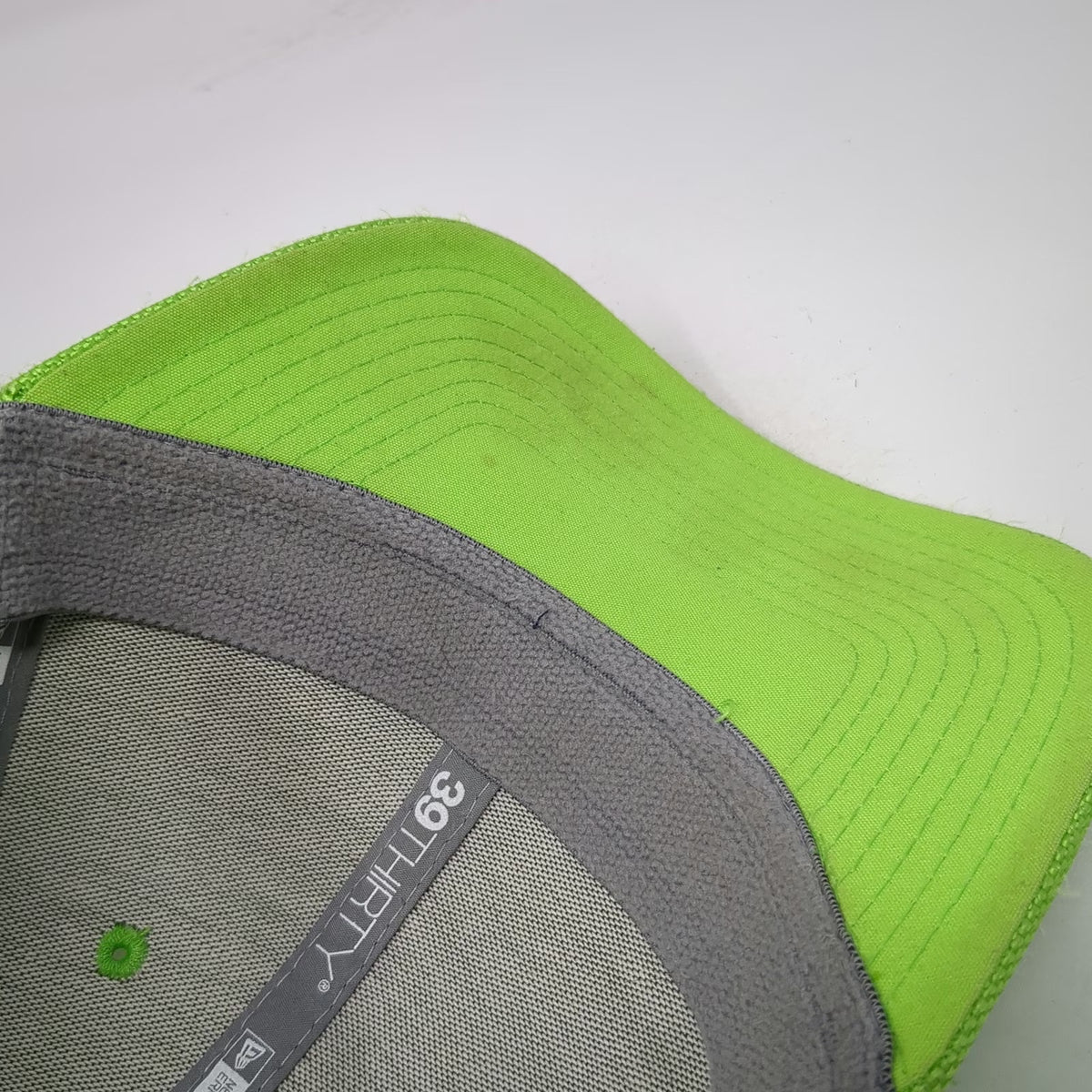 Seattle Seahawks NFL New Era Hat Green M Metallic Logo Curved Brim Stretch Fit