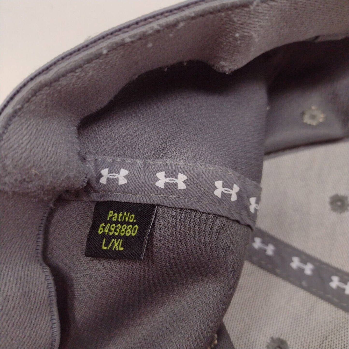 Under Armour Fitted Hat Gray Large/XL Solid Vent Holes 6 Panel