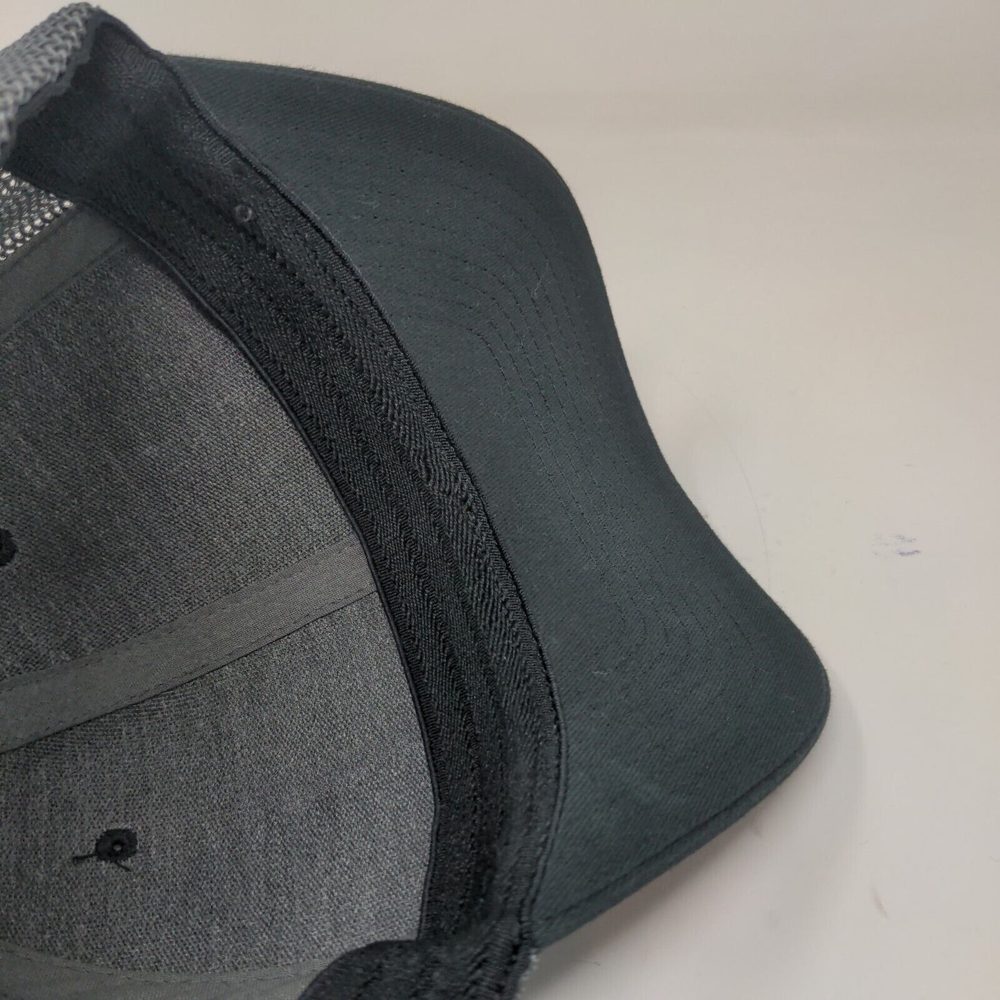 Columbia PFG Men's Fitted Mesh Back Hat Black Size L/XL Embroidered Fish Flag