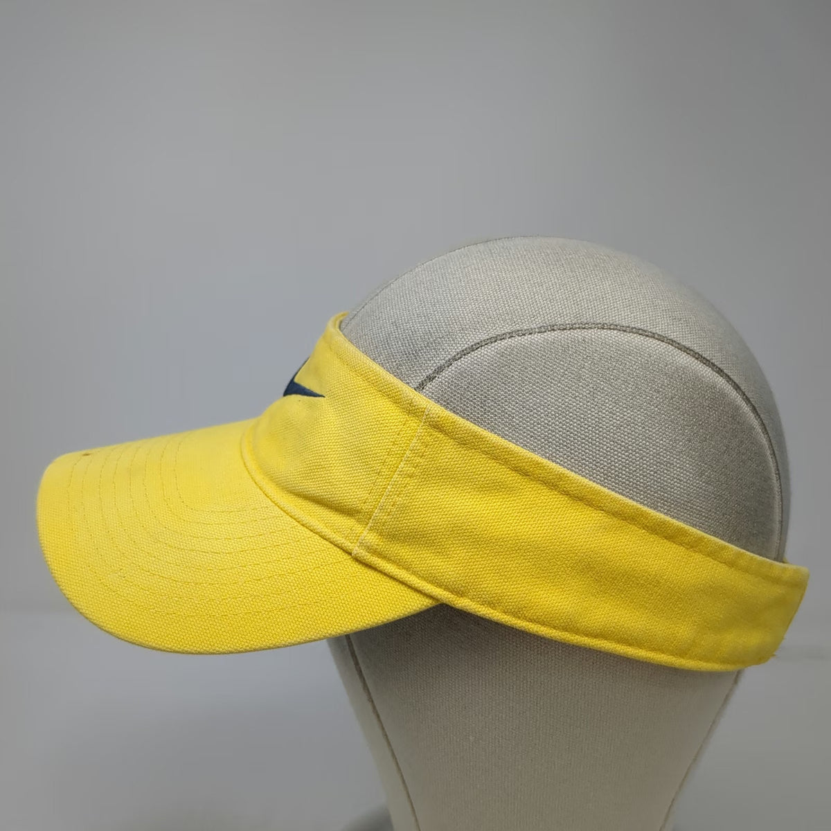 Nike Visor Yellow Swoosh Strapback Golf Athletic Sun Sport Hat Vintage