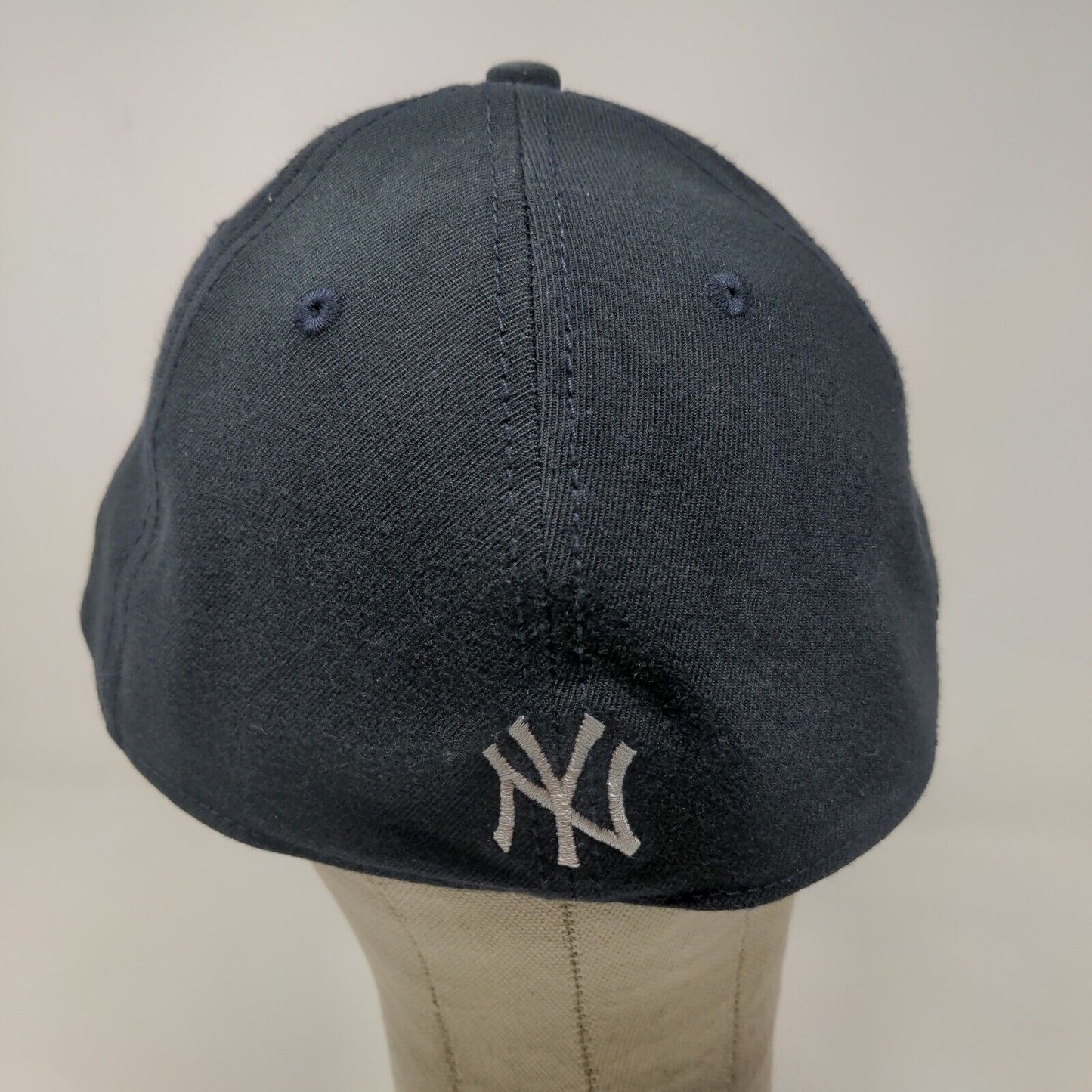 New Era Men's Fitted Hat Black Size M/L Embroidered New York Yankees Logo