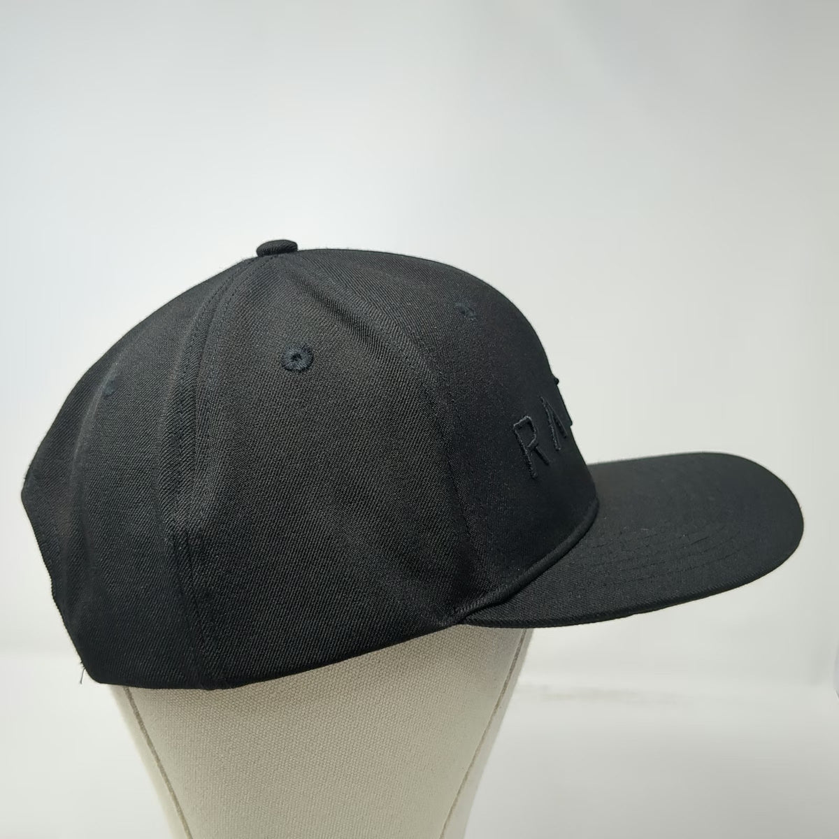 Razer Snapback Black One Size Hat Tonal Logo Gaming Flat Brim For Gamers Snake