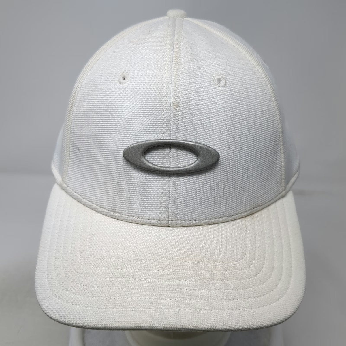 Oakley Baseball Cap White L/XL Flexfit Classic Low Metal Logo Curved Brim Hat