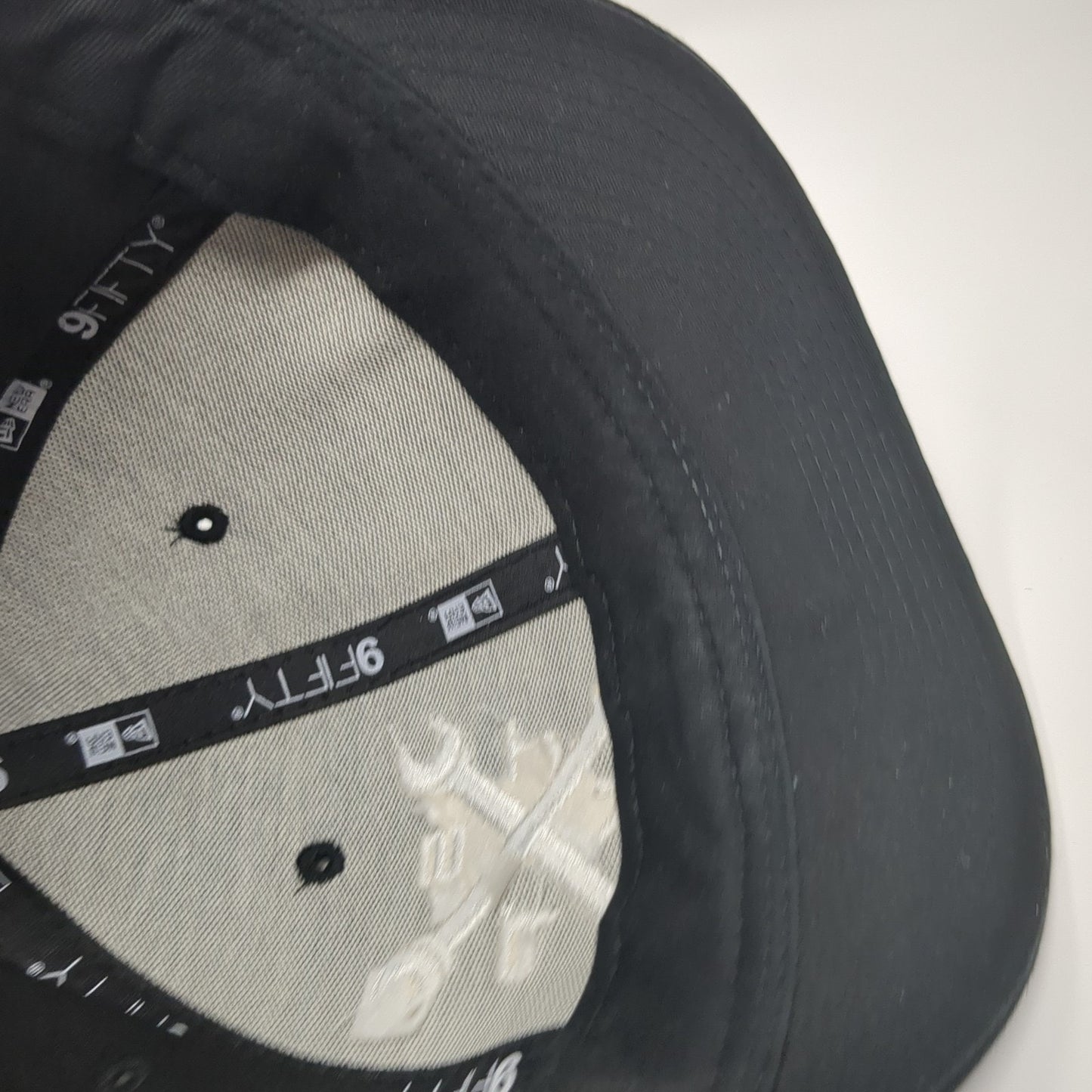 New Era Snapback Hat Black One Size Embroidered Logo Solid Adjustable