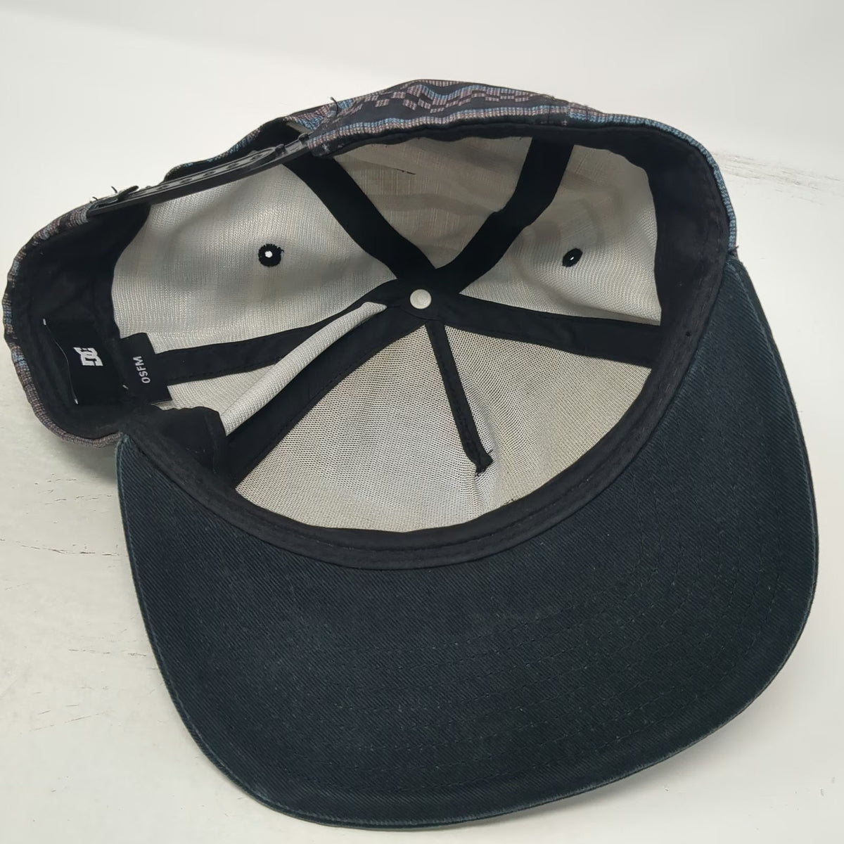 DC Shoe Co 5 Panel Black Hat One Size Geometric Pattern Snapback Flat Brim