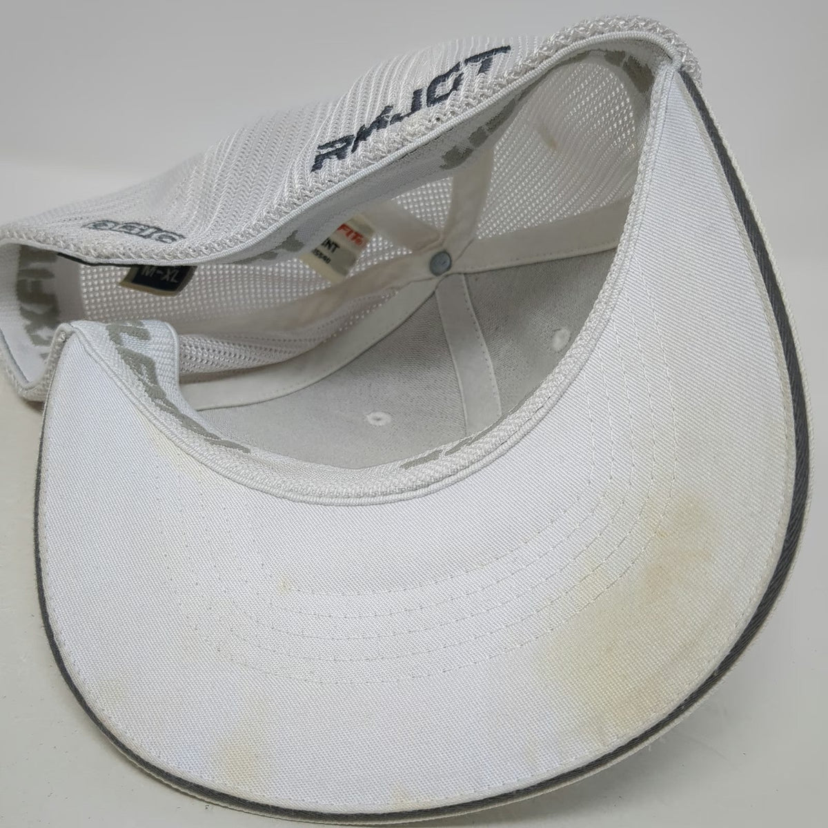 OGIO Baseball Cap White XL Mesh Back Flexfit Curved Brim Embroidered Logo Hat