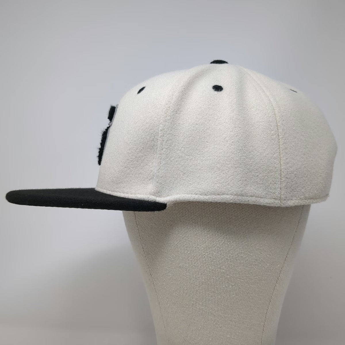Melonwear Snapback Hat White One Size Felt Letter S Patch Flat Brim Baseball Cap