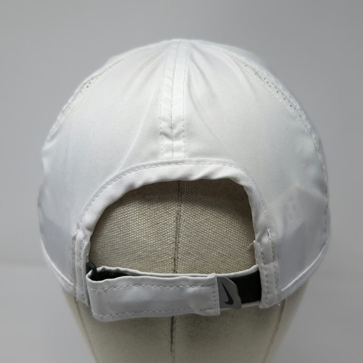 Nike Baseball Cap White One Size Dri-FIT Featherlight Heart Logo Strapback Hat