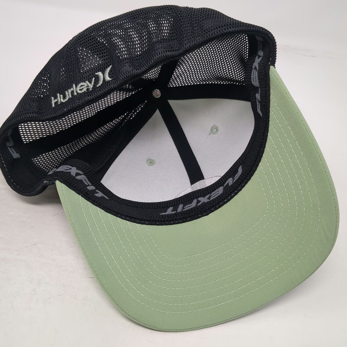 Hurley Baseball Cap Green M Mesh Back Flexfit Fitted Logo Sport Performance Hat