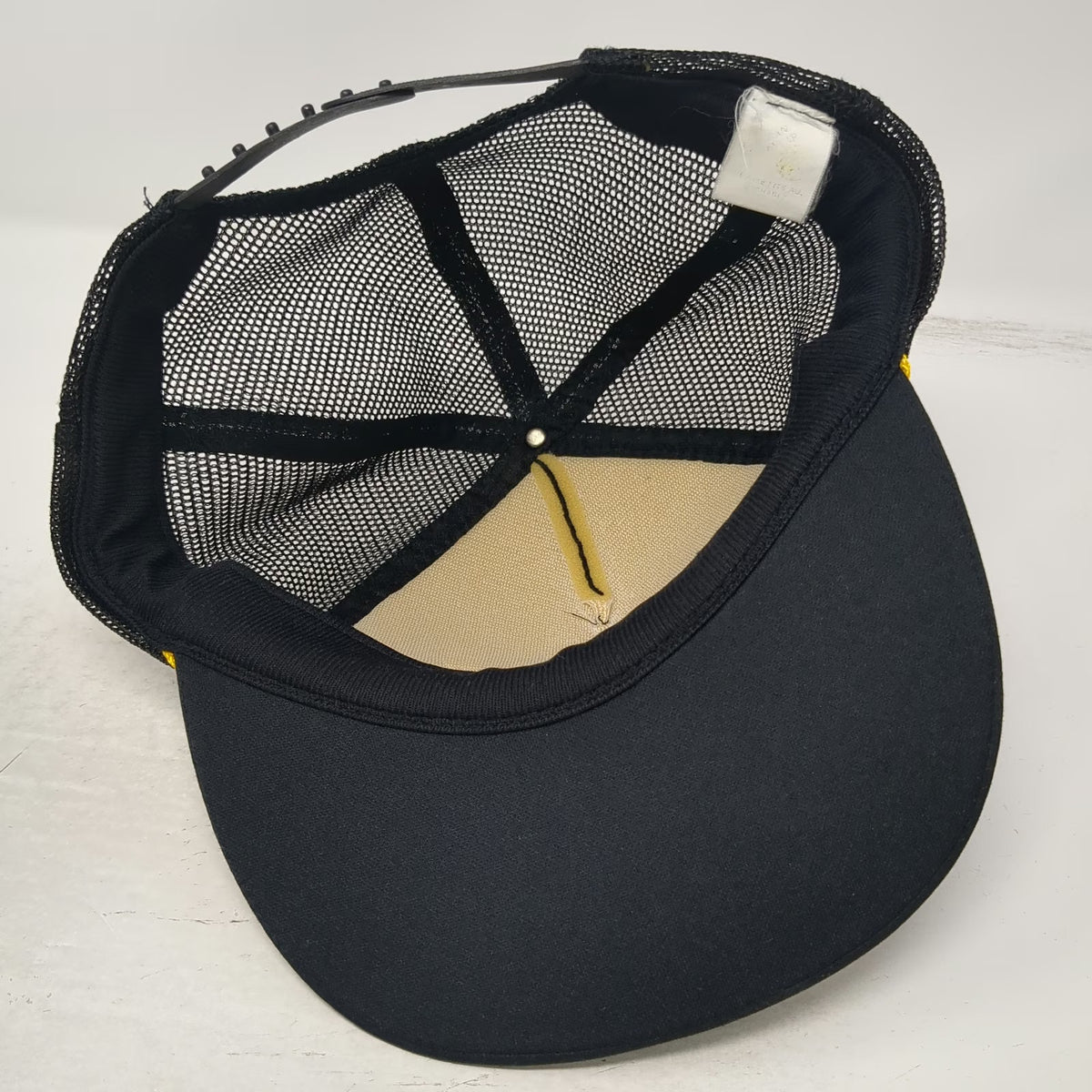 Intercontinental Corp Hawaii Trucker Hat Black One Size Mesh Rope Scrambled Eggs