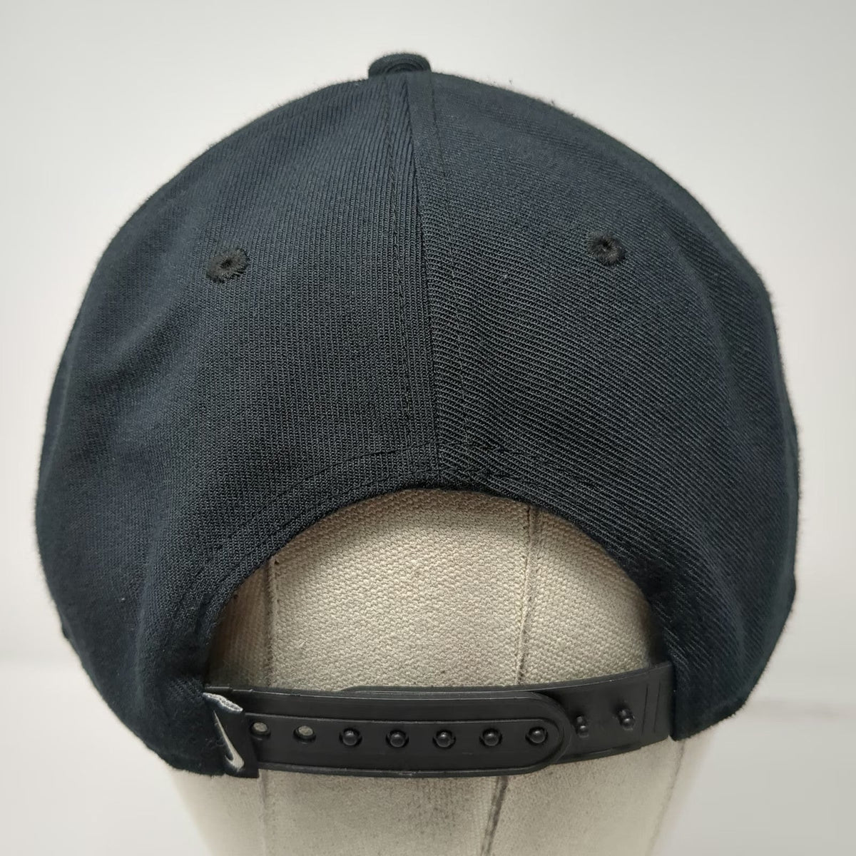 Nike Snapback Black White Green Underbill One Size Dri-Fit Pro Haeleah Logo Hat
