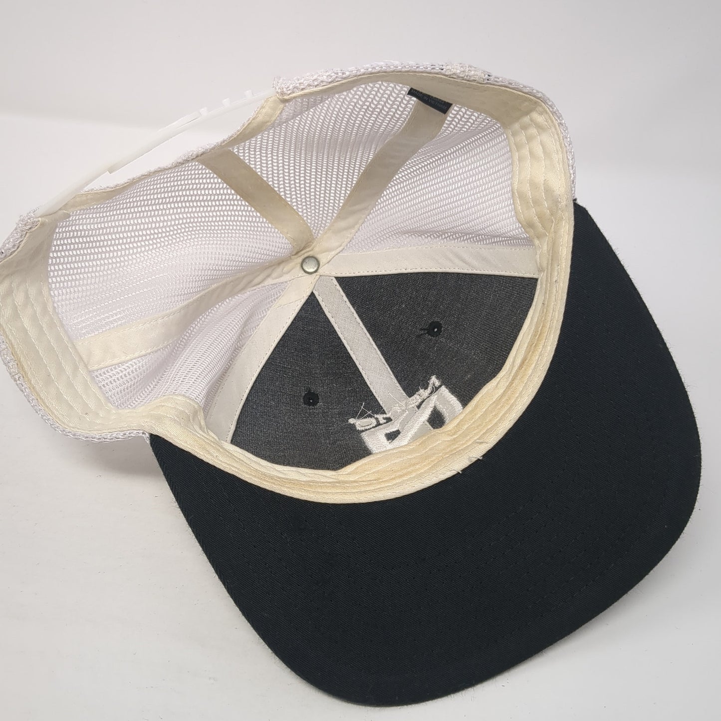 Nemo Snapback Mesh Back Trucker Hat Black One Size Adjustable Colorblock