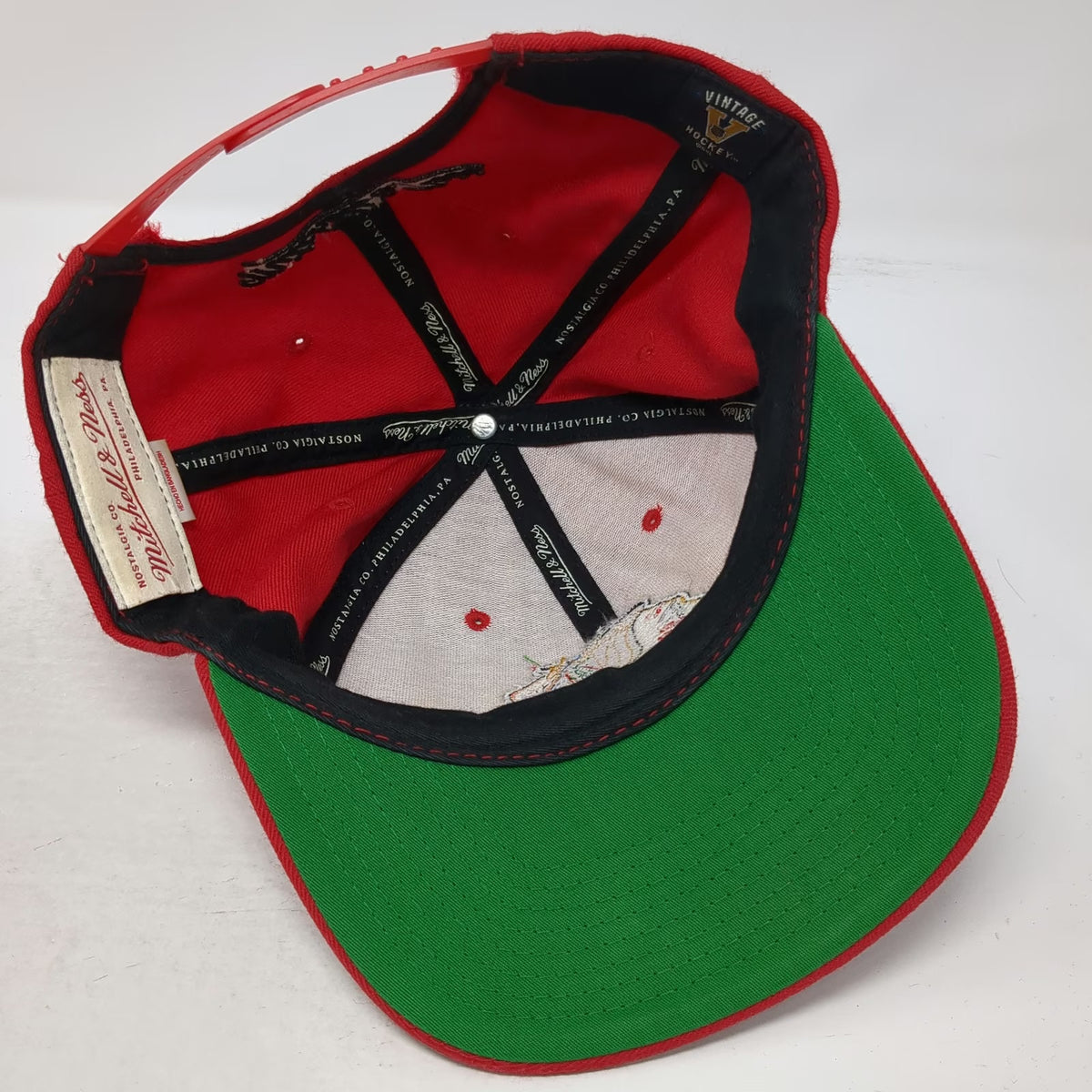 Chicago Blackhawks NHL Mitchell & Ness Snapback Red Hat One Size Green Brim Wool