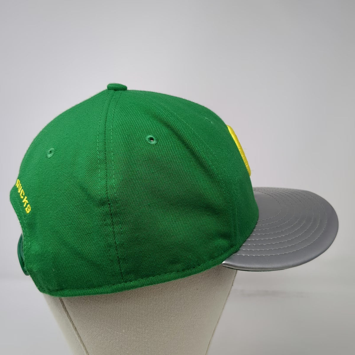 Nike Oregon Ducks NCAA Snapback Hat Green Yellow Silver One Size Metallic Brim