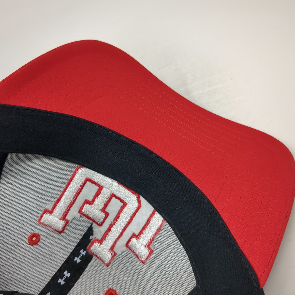 Under Armour Utah Utes NCAA Cap Black Red White XL Stretch Fit Hat Embroidered