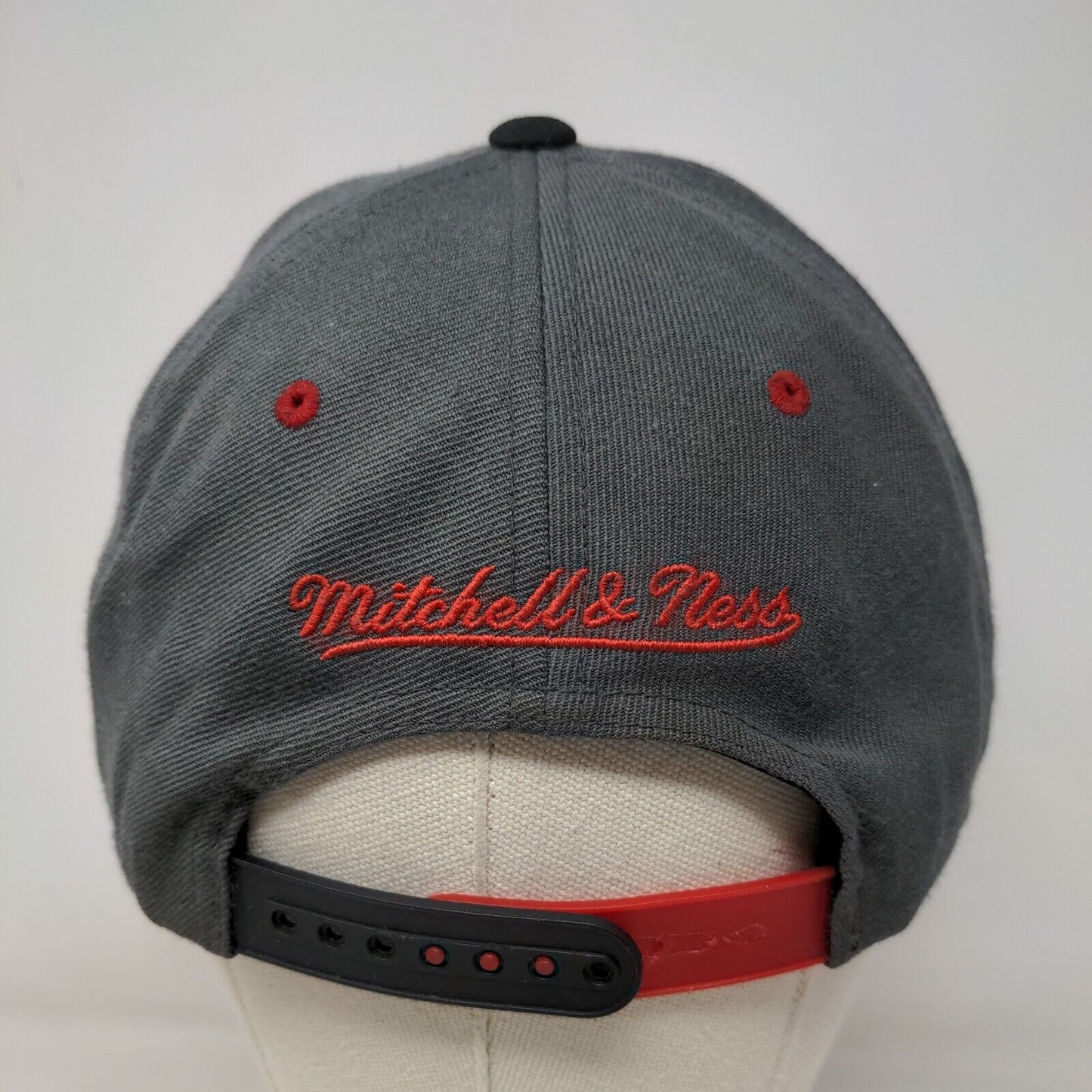 Mitchell & Ness Men's Snapback Hat Chicago Bulls Hardwood Classics Logo