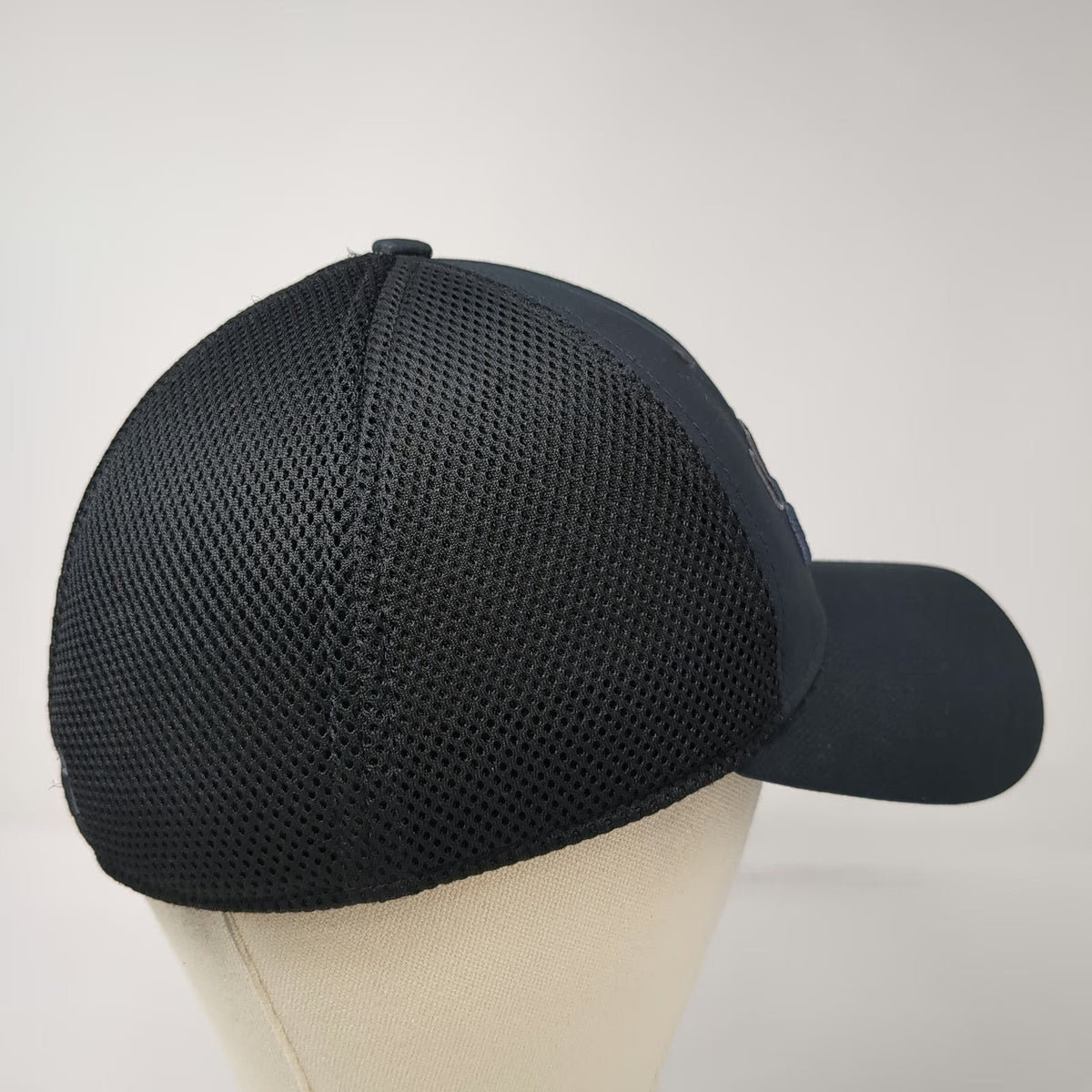 Under Armour Baseball Cap Black L Mesh Back Stretch Fit Embroidered Logo Hat