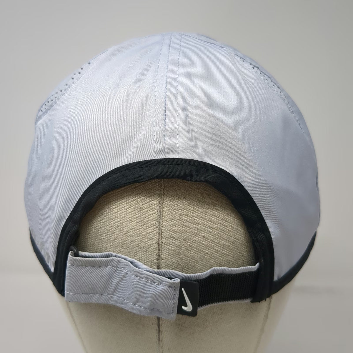 Nike Baseball Cap Gray One Size Featherlight Dri-Fit Adjustable Hat Swoosh Sport