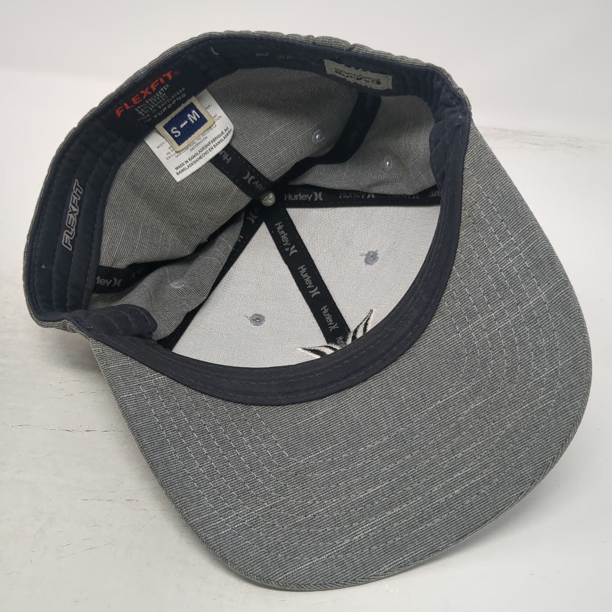 Hurley Baseball Cap Gray M Flexfit Embroidered Logo Curved Brim Stretch Hat