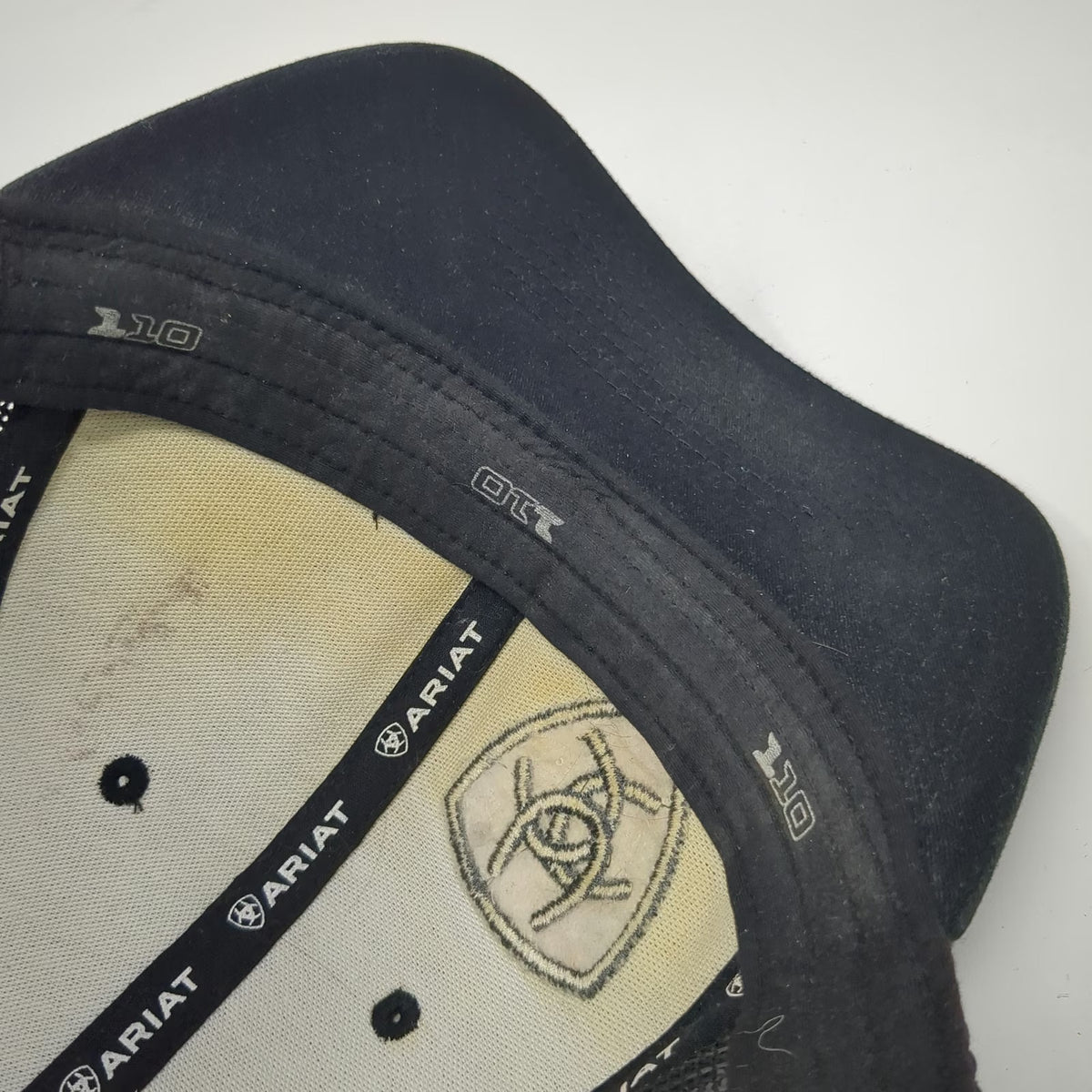 Ariat Trucker Hat Black One Size Snapback Embroidered Shield Logo Mesh Back 110