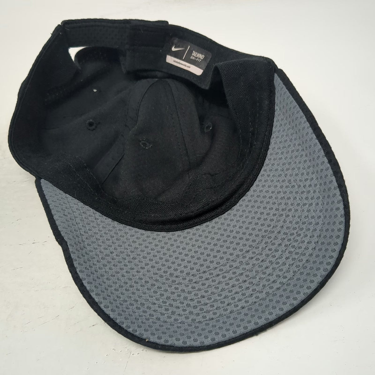 Nike Baseball Cap Black One Size Dri-FIT Mesh Tailwind Strapback Running Hat