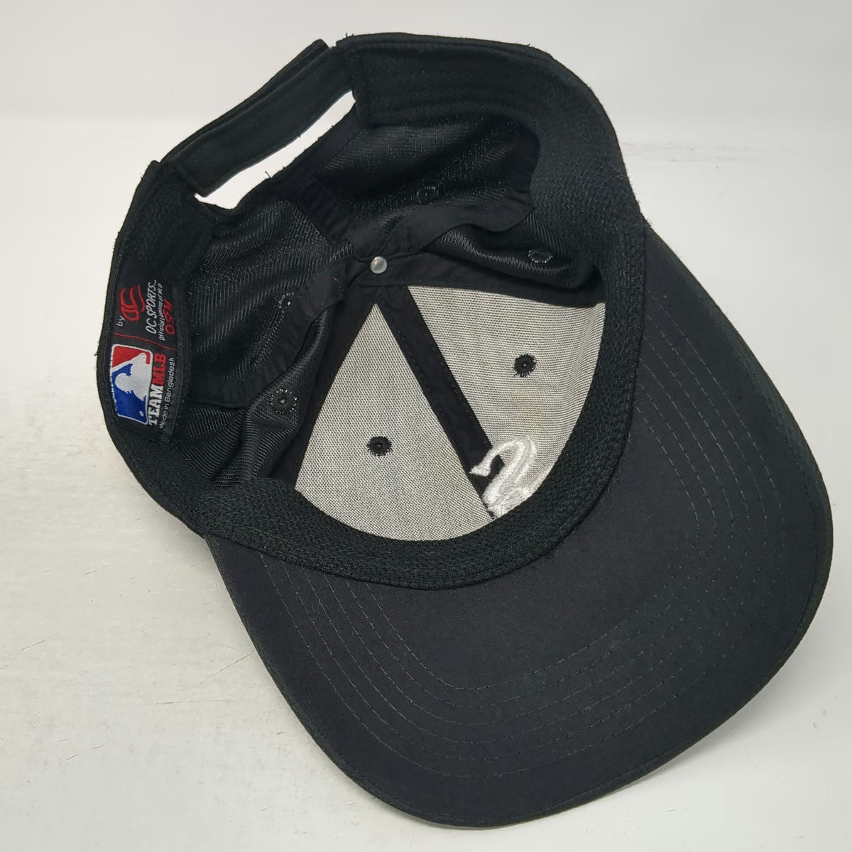 Chicago White Sox MLB OC Sports Baseball Cap Black One Size Strapback Logo Hat