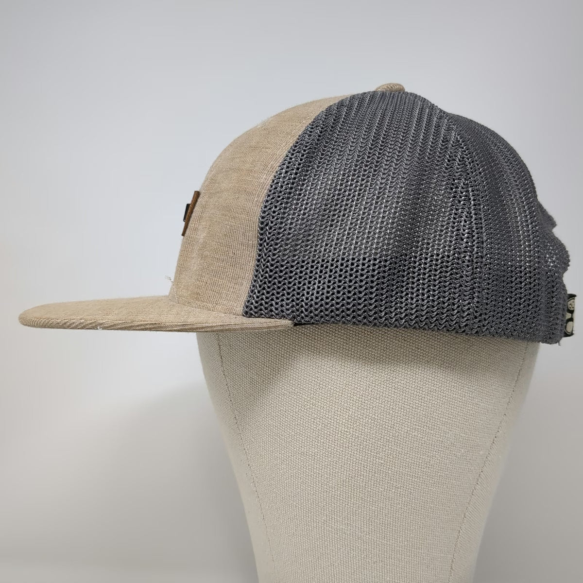 Hooey Snapback Beige One Size Trucker Mesh Back Leather Patch Flat Brim Hat