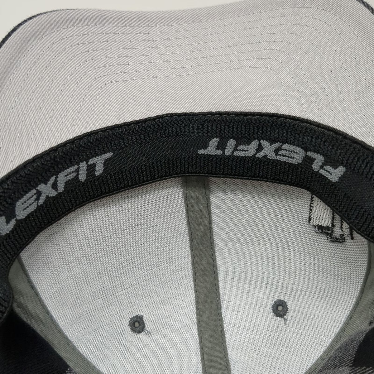 Flexfit Incase Baseball Cap Black Gray M Plaid Tartan Pattern Stretchy Hat