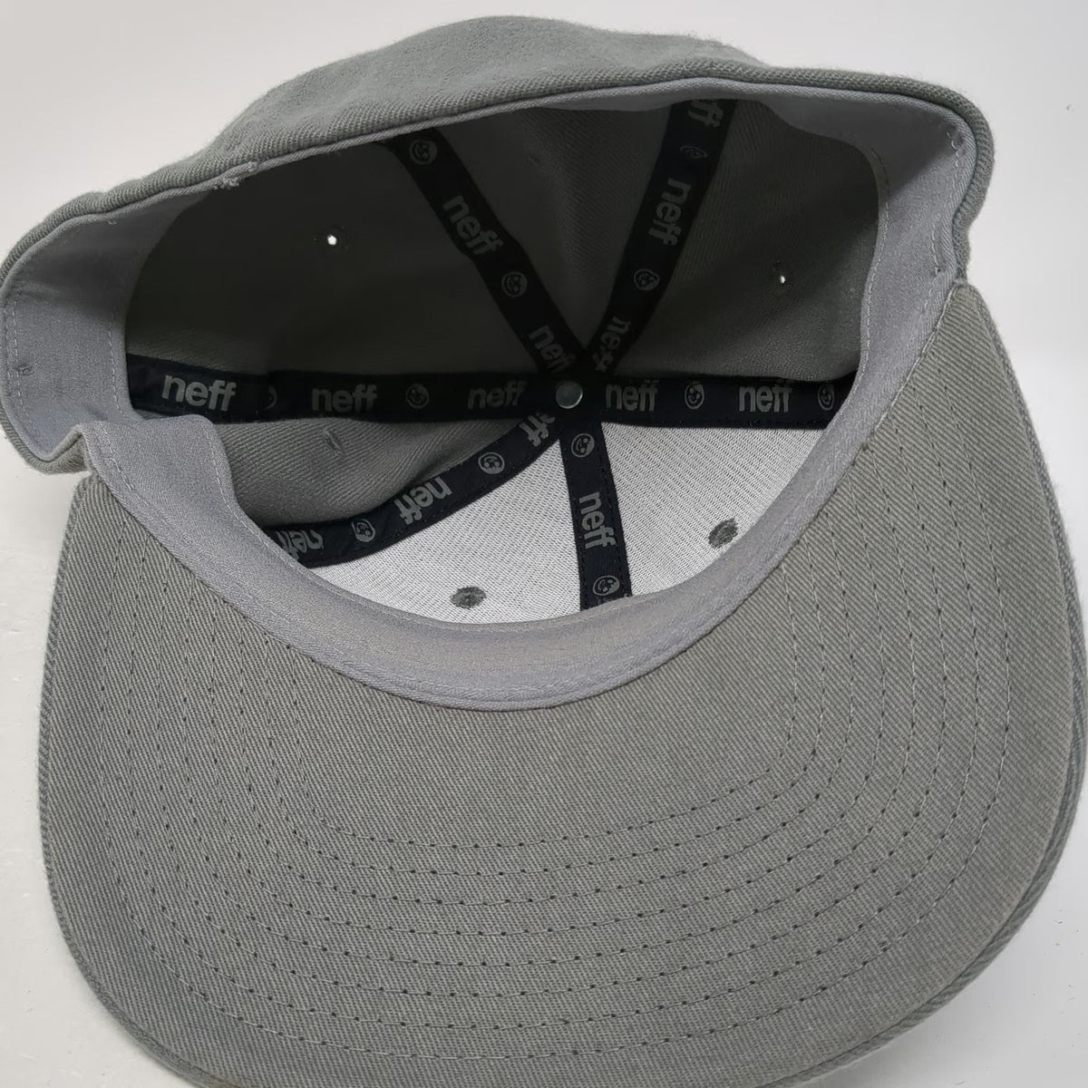 Neff Baseball Cap Gray M Fitted Stretch Fit Embroidered Logo 6 Panel Curved Hat