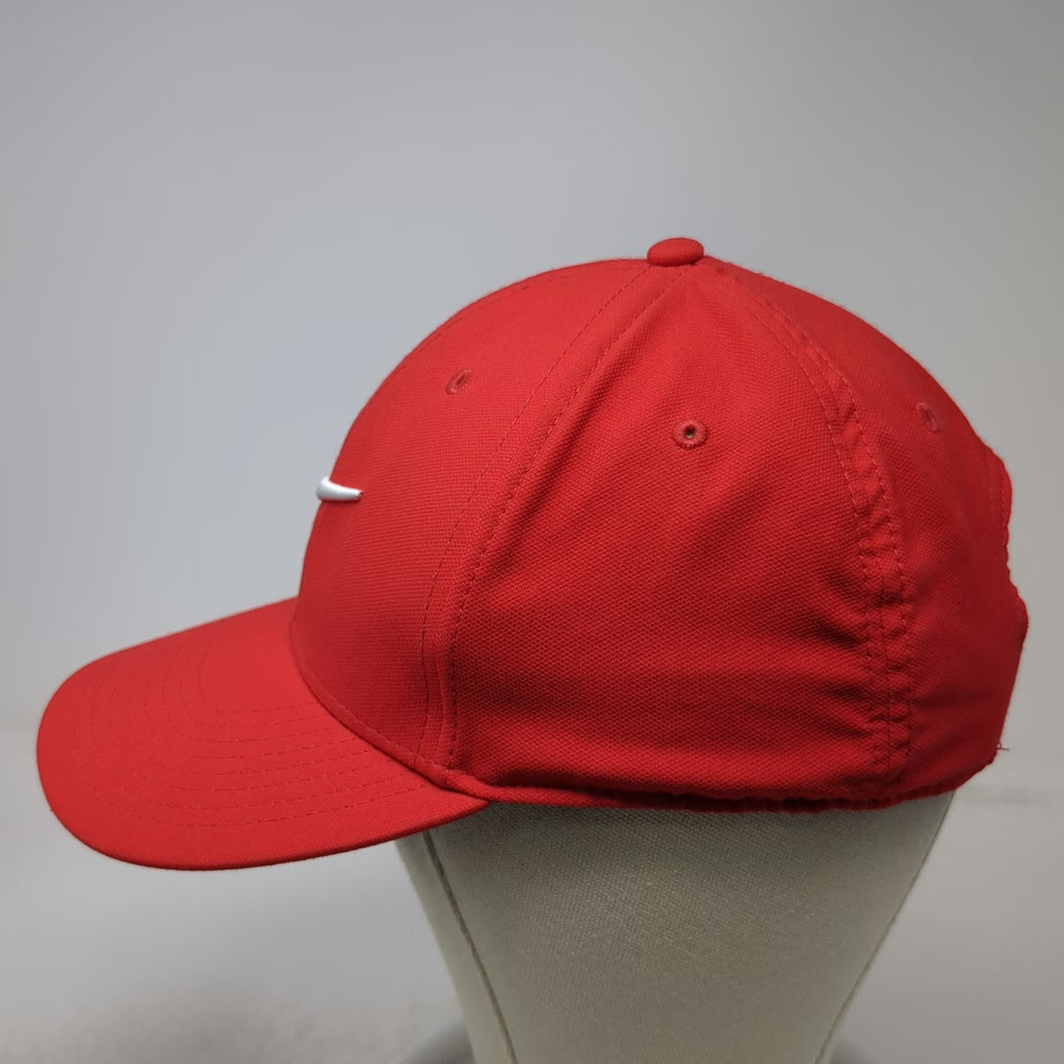 Nike Baseball Cap Red L Dri-FIT Strapback Embroidered Swoosh Logo Athletic Hat