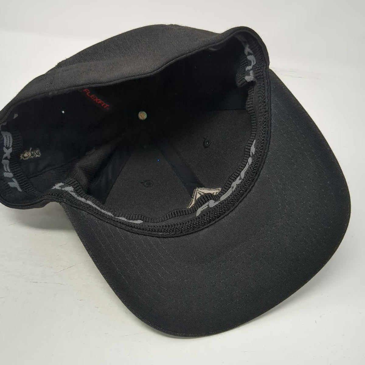 Volcom Baseball Cap Black M Flexfit Embroidered Stone Logo Stretch Fit Hat