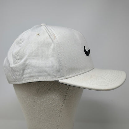 Nike Snapback White One Size Golf Hat Swoosh Logo Dri-Fit Tour Athletes Pro