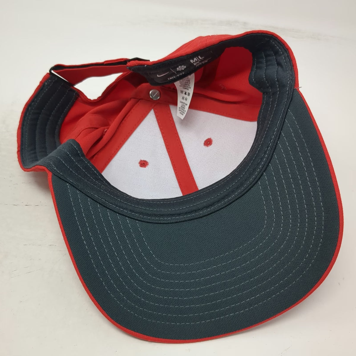 Nike Baseball Cap Red L Dri-FIT Strapback Embroidered Swoosh Logo Athletic Hat