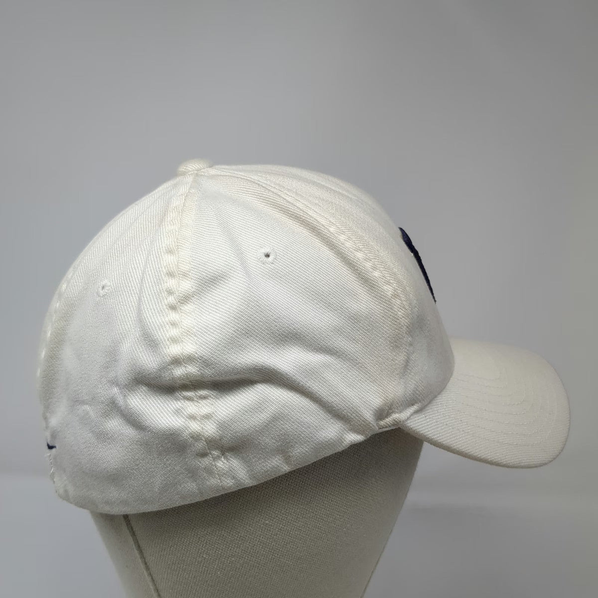 Nike Washington Huskies NCAA Cap White M Flexfit Curved Brim Embroidered Hat