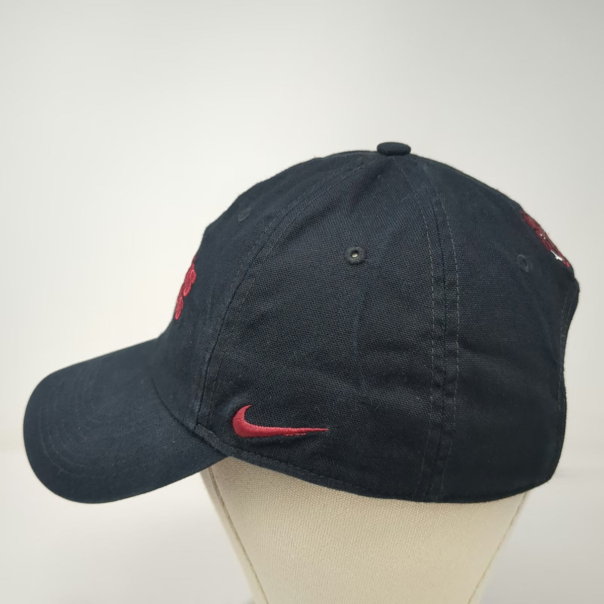 Nike Arkansas Razorbacks NCAA Cap Black OS Heritage86 Slideback Logo Hat Swoosh