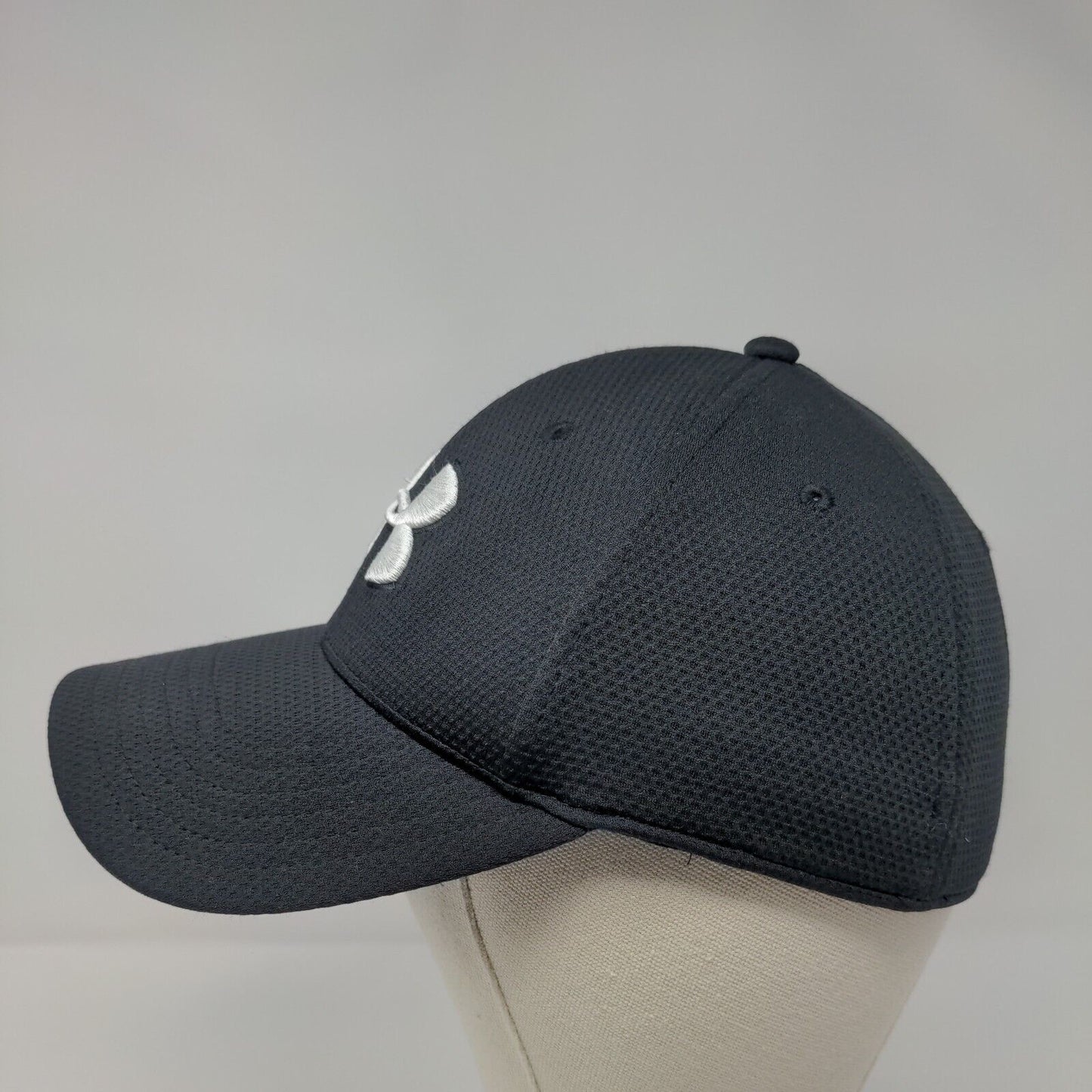 Under Armour Fitted Hat Black M/L Classic Fit Blitzing Embroidered 6 Panel