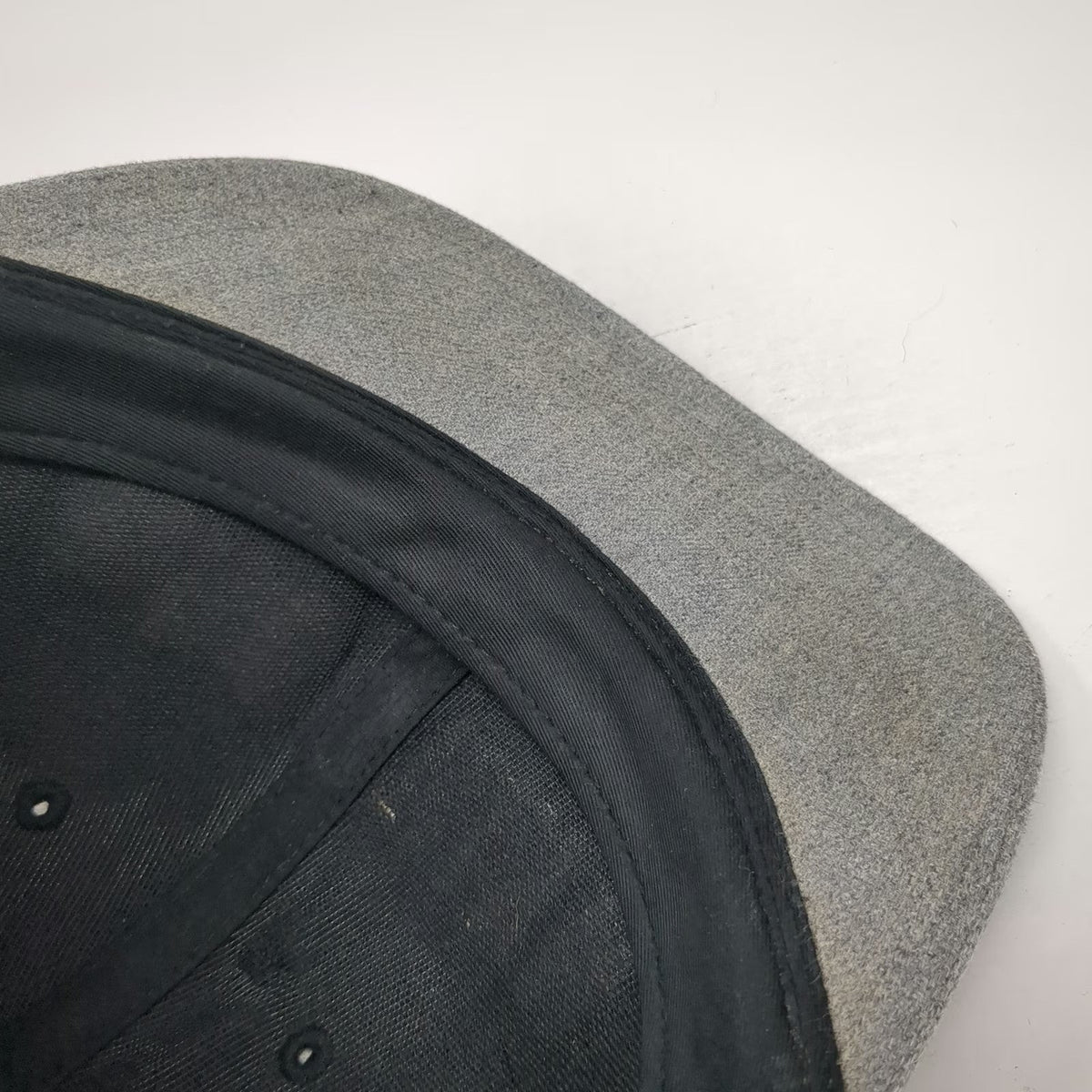 H&M Snapback Black One Size Embroidered Brooklyn New York City Gray Brim Hat
