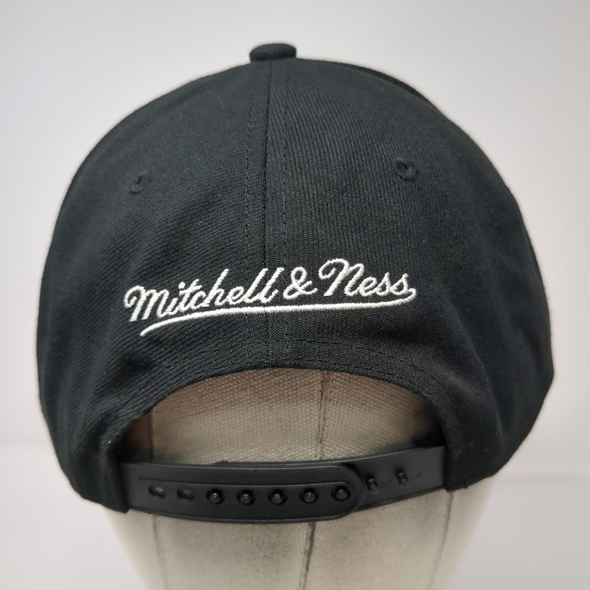 Vegas Golden Knights NHL Mitchell & Ness Snapback Hat Black One Size Bolt Logo
