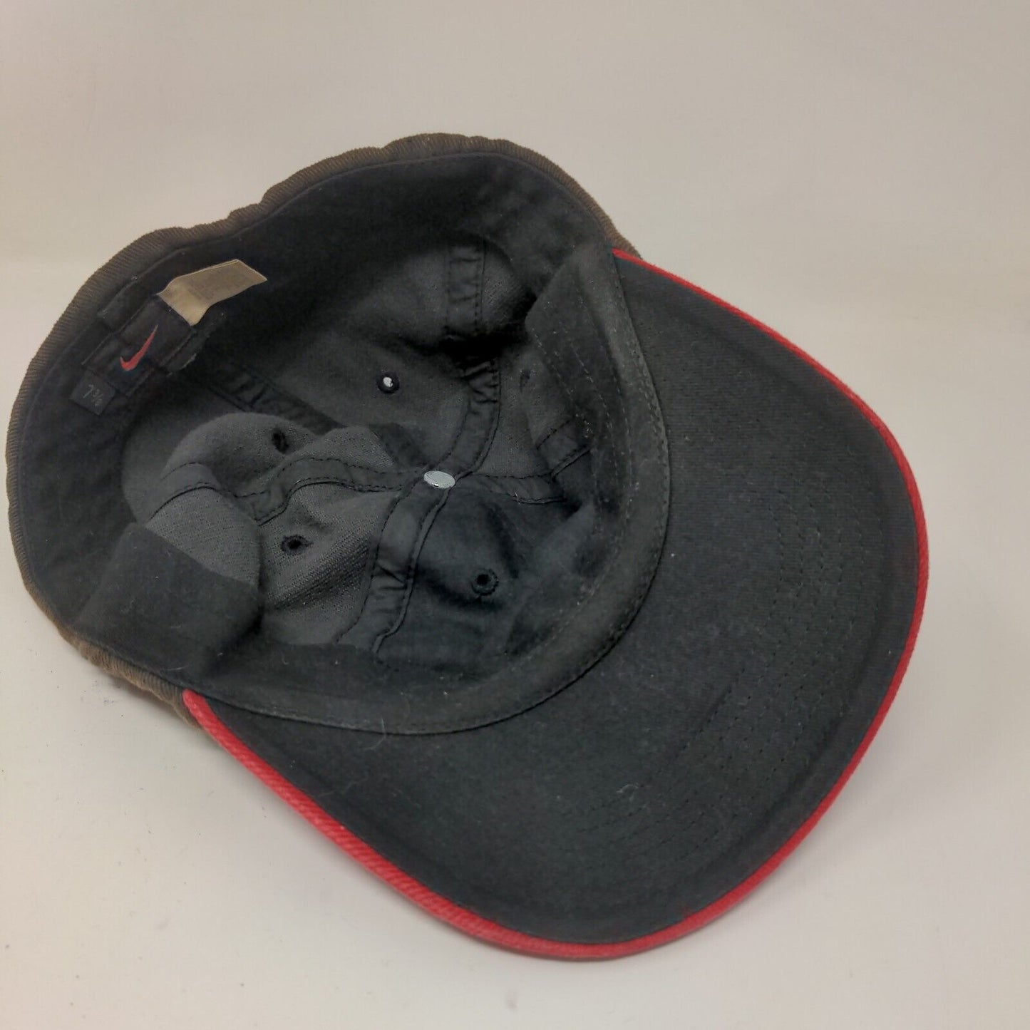 Nike Men's Fitted Hat Black Red Size 7 3/8 Embroidered Logo H9WDI Cotton