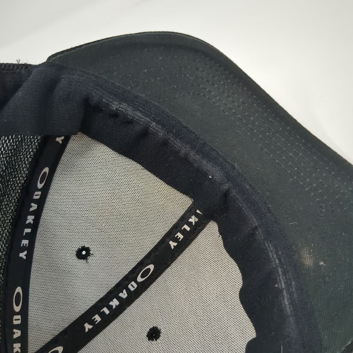 Oakley Baseball Cap Black M Mesh Back A-Flex Stretch Fit Embroidered Logo Hat