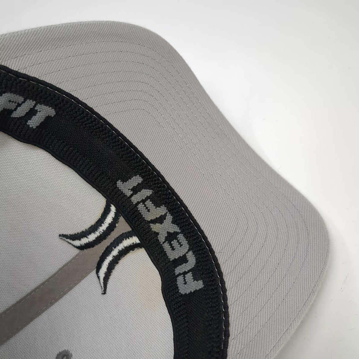 Hurley Baseball Cap Gray XL Fitted Flexfit Embroidered Logo Curved Brim Hat Surf