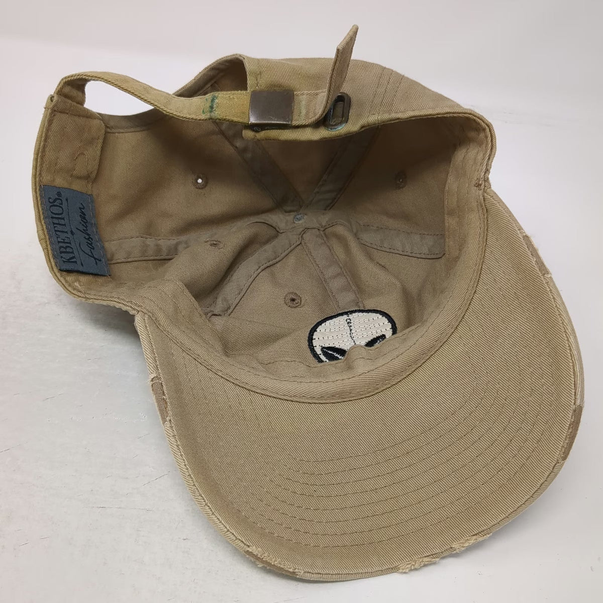 KBETHOS Baseball Cap Beige One Size Alien Patch Distressed Cotton Slideback Hat